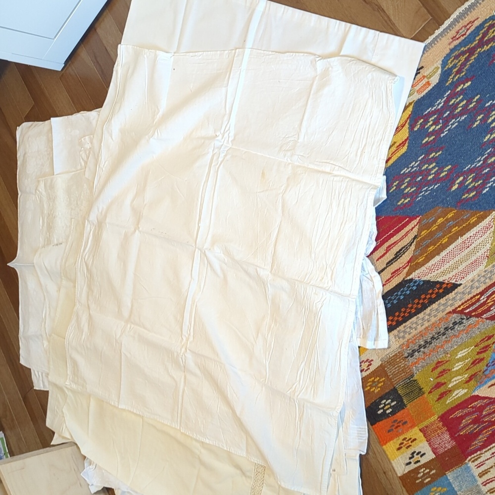 Lot Of 27 White Table Linens And Other White Fabrics - Picture 2 of 12